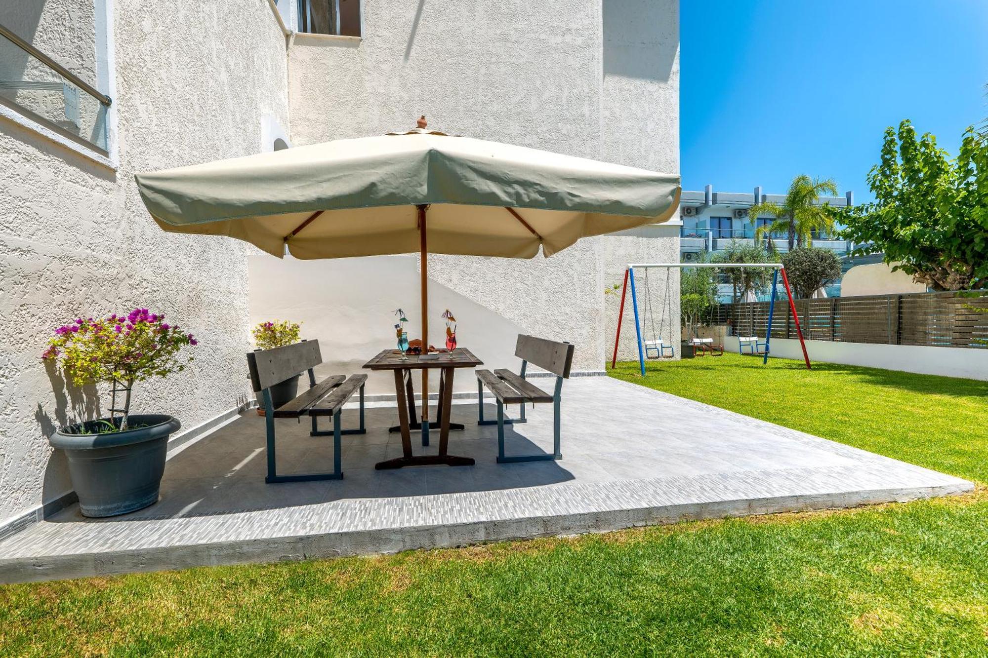 Hotel apartamentowy Anixis & 3*