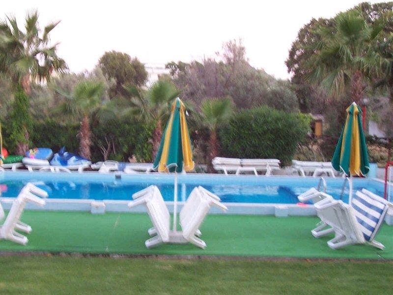 Anixis Aparthotel 3*